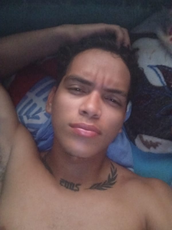 Man takes selfies, kitten naps in shoe in Venezuela