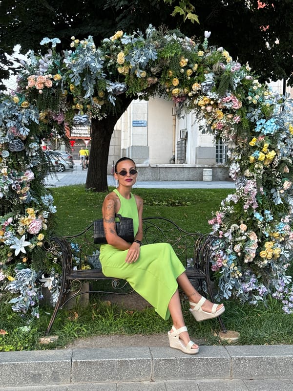 Afternoon stroll through Pleven's landmarks in lime green