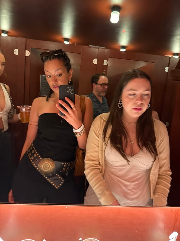Group takes selfie in narrow London venue