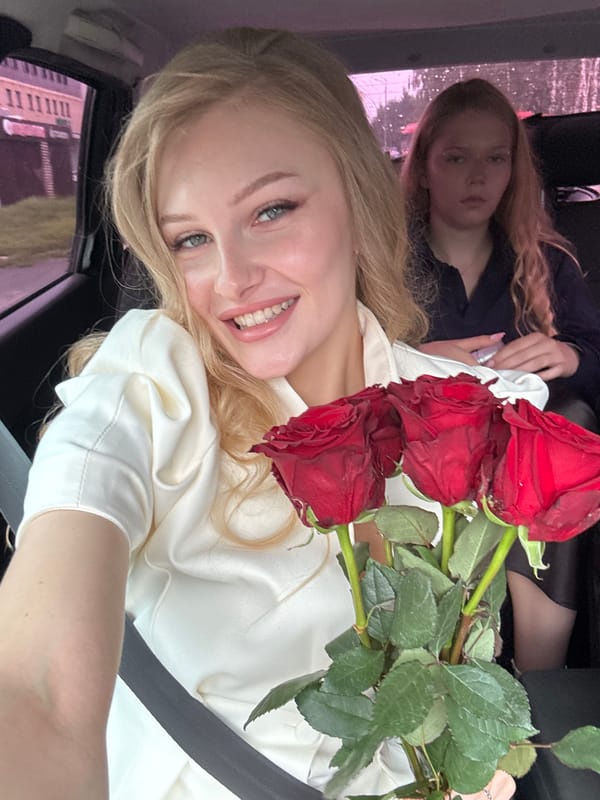Red roses and good vibes in a car, Perm