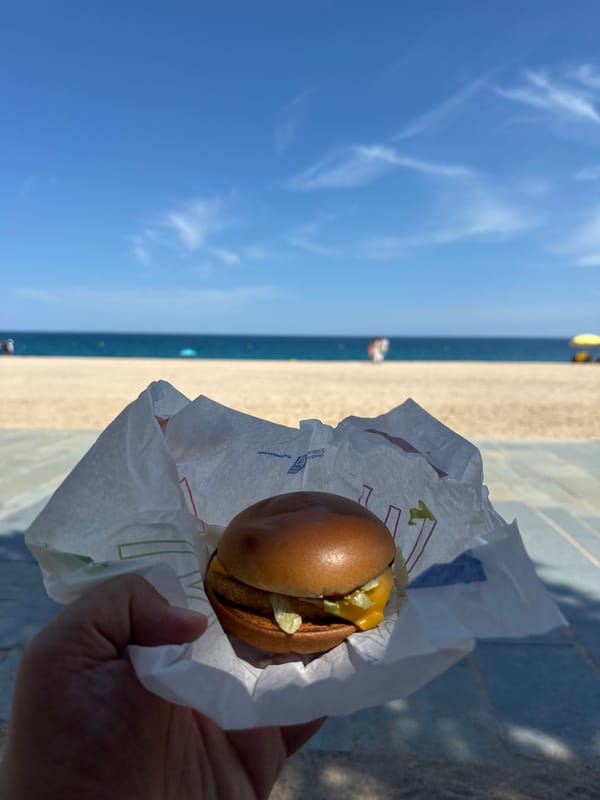 Beachside lunch with burgers and croissants at Platja d'Aro