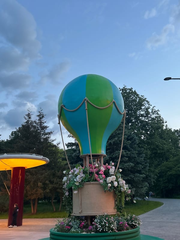 Evening park visit captured fountains, balloon displays, dessert