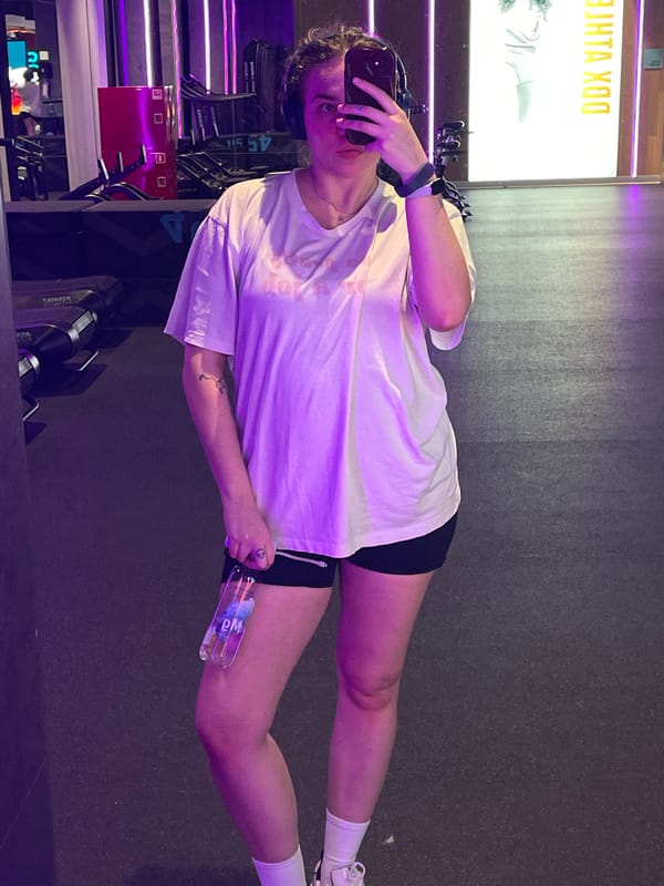Woman takes workout selfies at Moscow gym