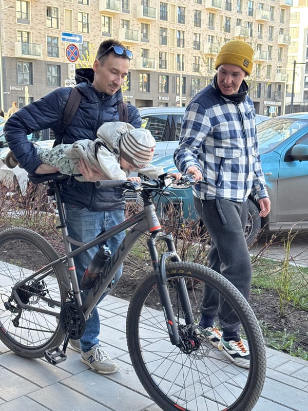Everyday street life documented across Izhevsk, Russia neighborhoods