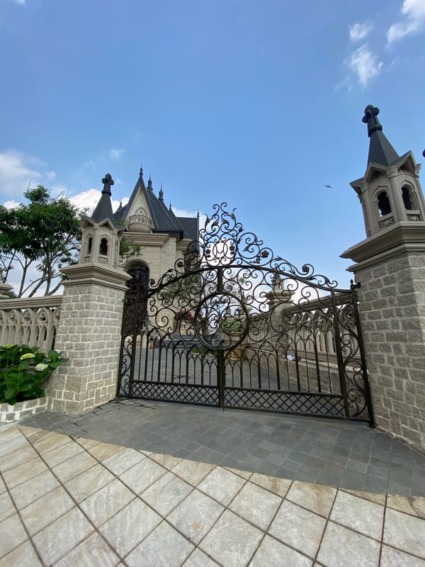 Morning architectural tour documented across Da Lat, Vietnam