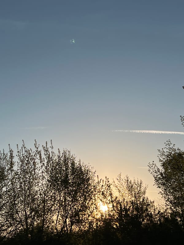Aircraft contrail spotted over Sevlievo, Bulgaria early morning