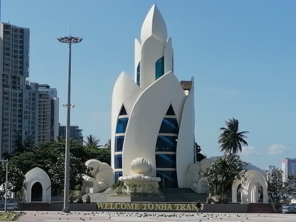 Tourist captures everyday scenes across Nha Trang Ward, Vietnam