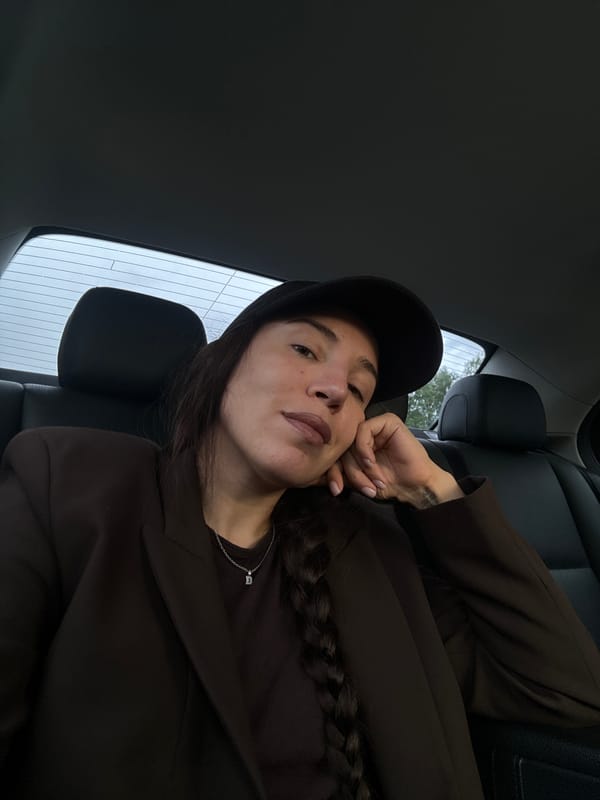 Woman in dark attire observed in vehicle in Moscow