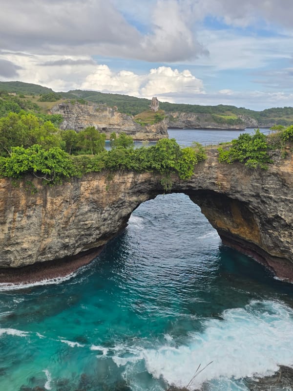 Morning coastal scenery documented at Nusa Penida's dramatic cliffs