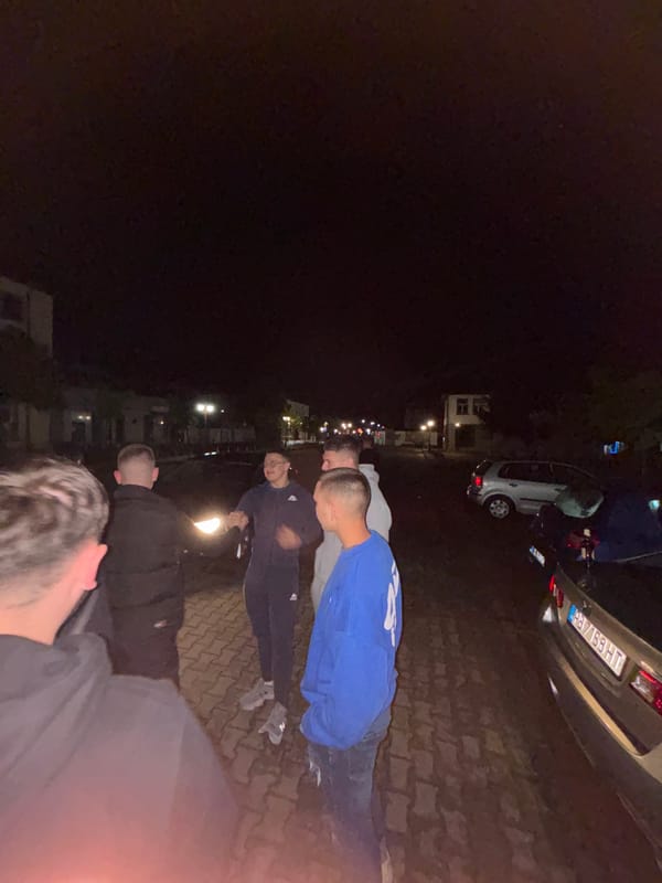 Small nighttime gathering observed on Zlatograd street