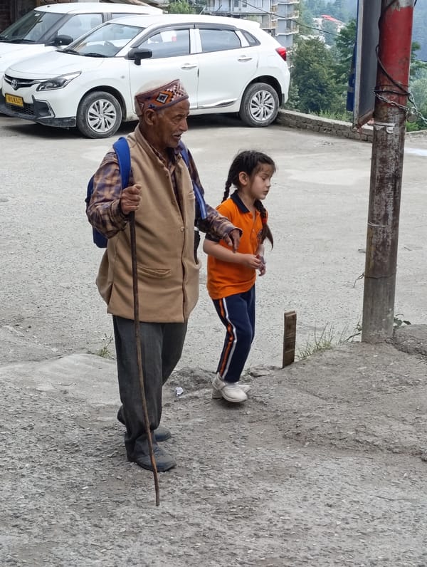 Street life and local color in Vashisht on a grey morning
