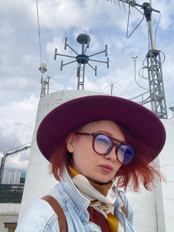 Tourists photographed on Sochi rooftop within minutes of each other