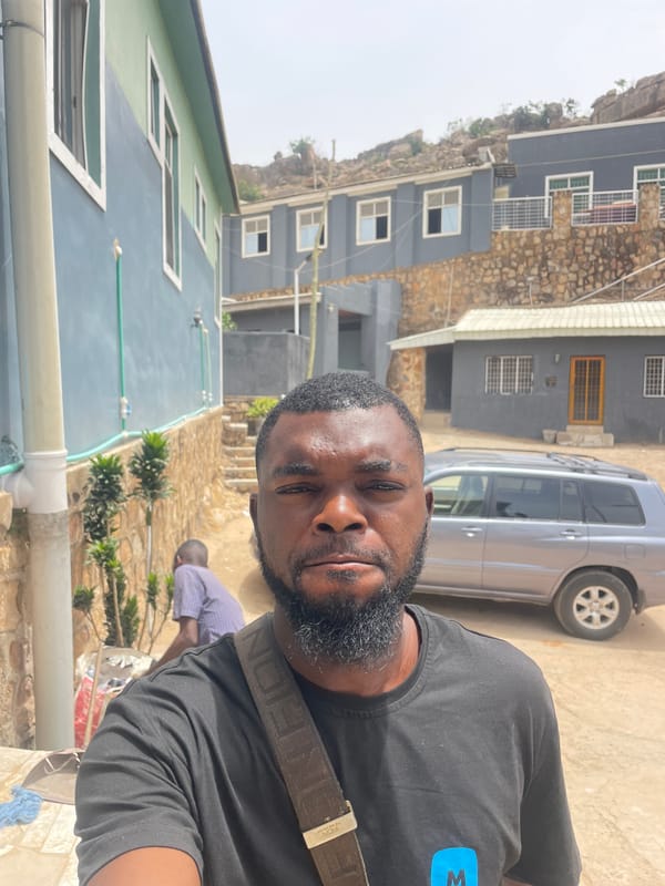 Man takes selfie in Bukuru, Nigeria