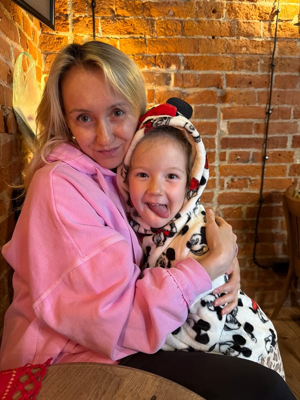 Family captures playful morning moments in Moscow restaurant