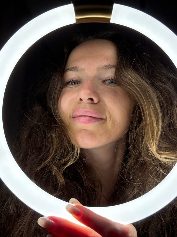 Ring light portrait session wraps with a simple text slide