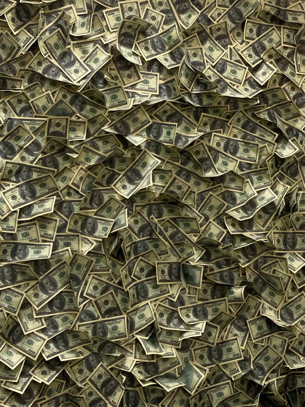 Witness documents luxury hotel scenes with cash displays in Sochi