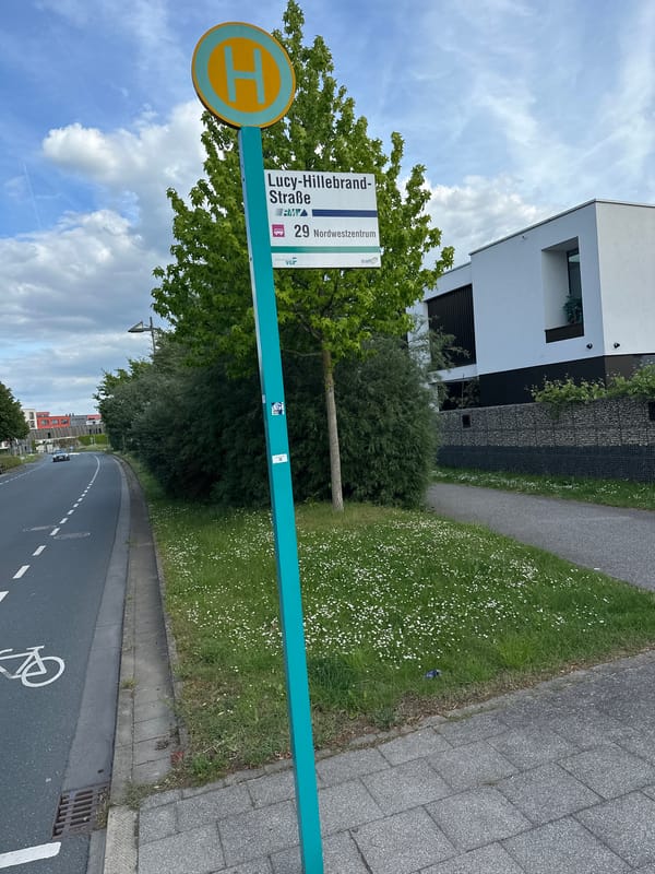 Frankfurt street infrastructure documented on Lucy-Hillebrand-Straße