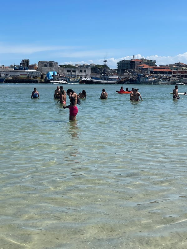 Busy beach day recorded in Cabo Frio, Brazil