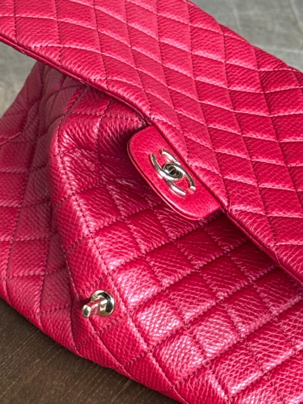 Personal luxury items and books documented in Gardermoen