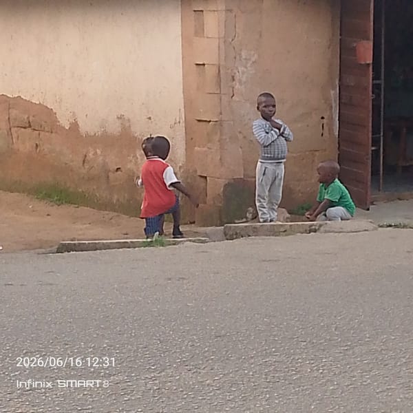 Afternoon at a local kiosk — commerce, people, everyday goods