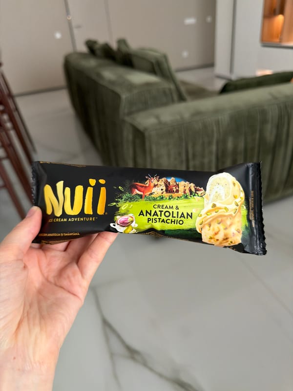 Pistachio ice cream and waffle break in Chișinău