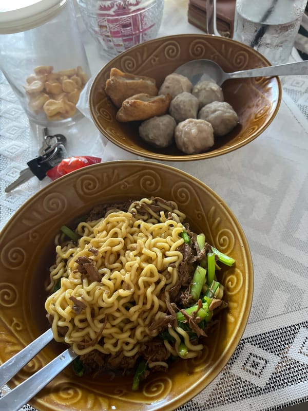 Morning breakfast documentation in Jambearum, Indonesia captures noodles and neighborhood