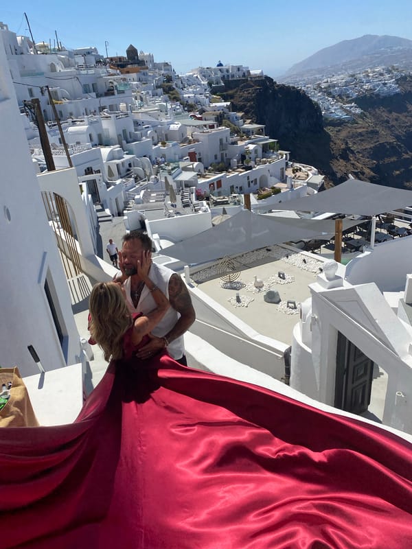 Clifftop Oia: balcony moment and caldera views in Santorini