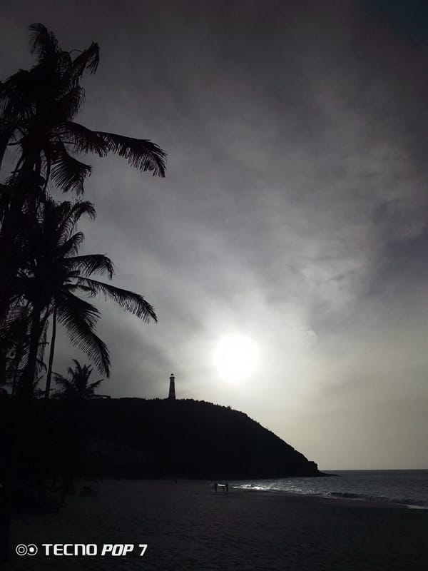 Evening photography session captures Pedro González lighthouse and coastline