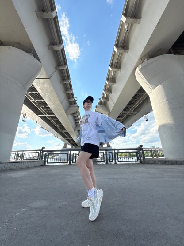 Person observed near Millennium Bridge in Kazan, Russia