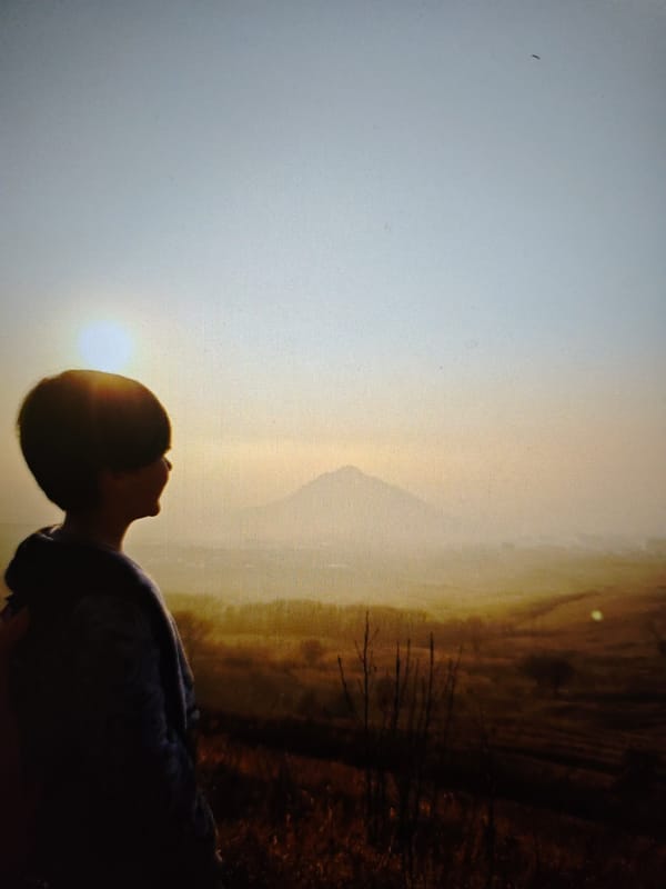 Afternoon leisure moments documented across Pyatigorsk, Russia
