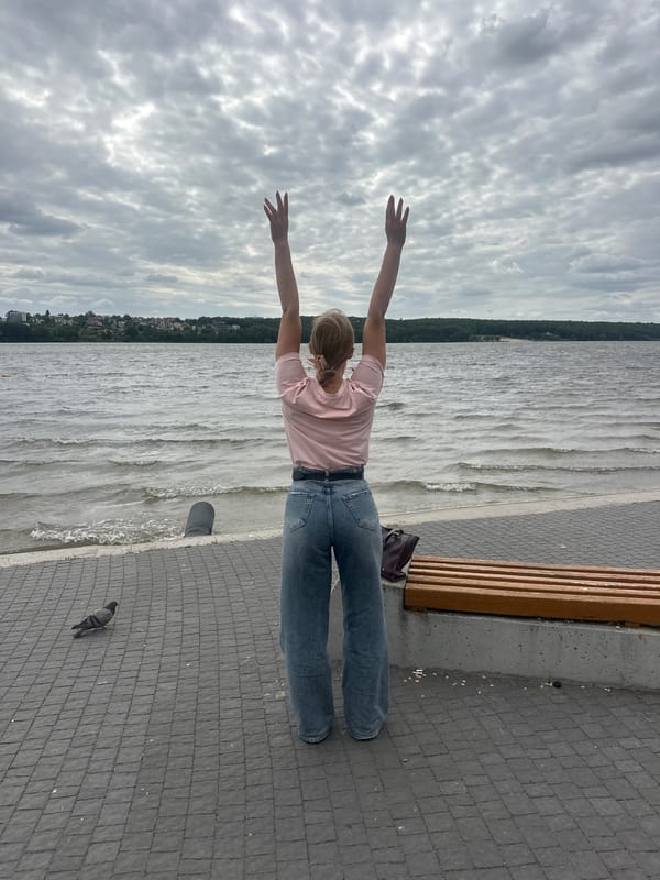 Afternoon at the Ternopil waterfront embankment