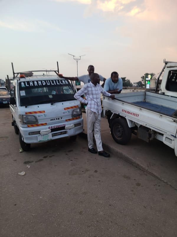 Street markets and evening activity across Gura Top and Jos