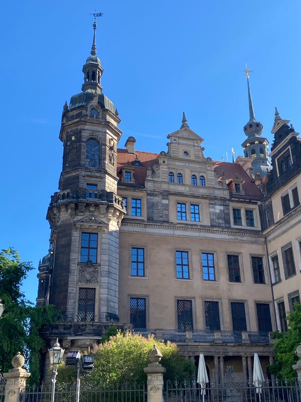 Morning photography session captures Dresden's historic architecture landmarks