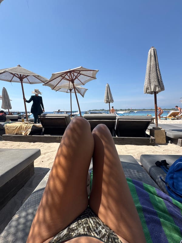 Beach day at Gili Trawangan: sun, boats, and turquoise water
