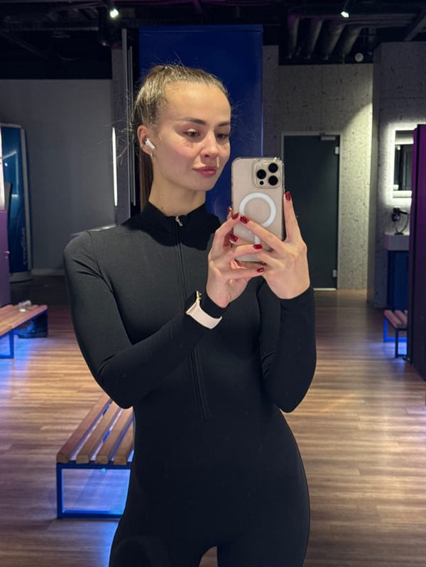 Woman documents morning gym workout session in Kyiv