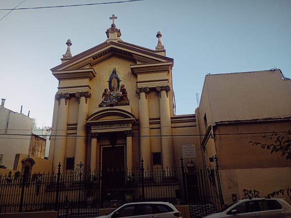 Evening activity documented near Italian church in Buenos Aires