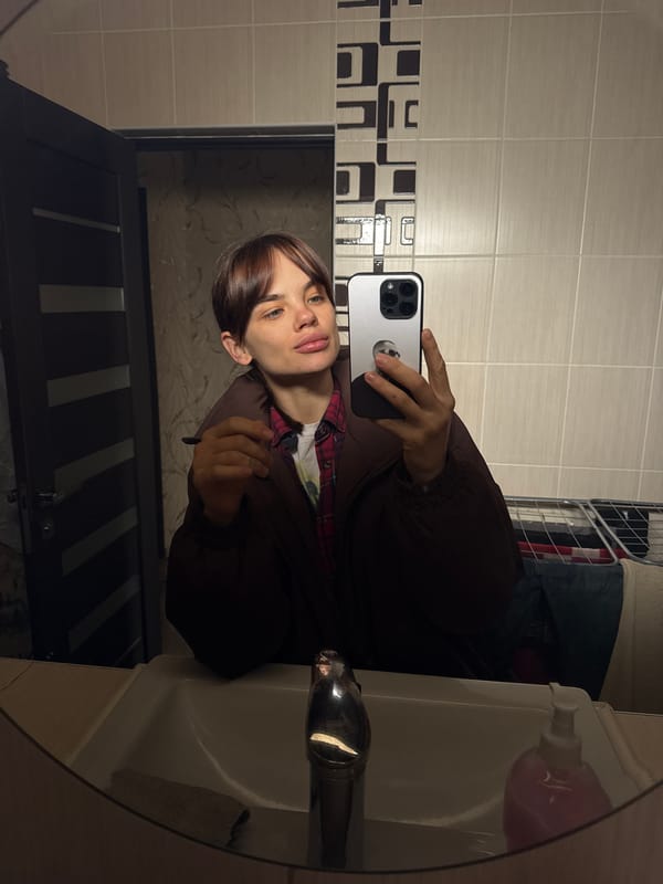 Woman takes bathroom selfies in Rostov-on-Don