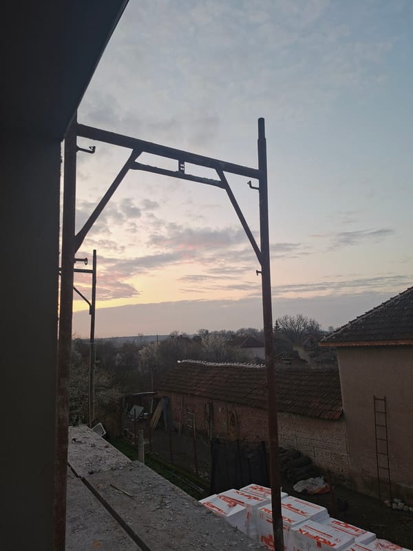 Early morning construction and street scenes documented in Dolni Lukovit