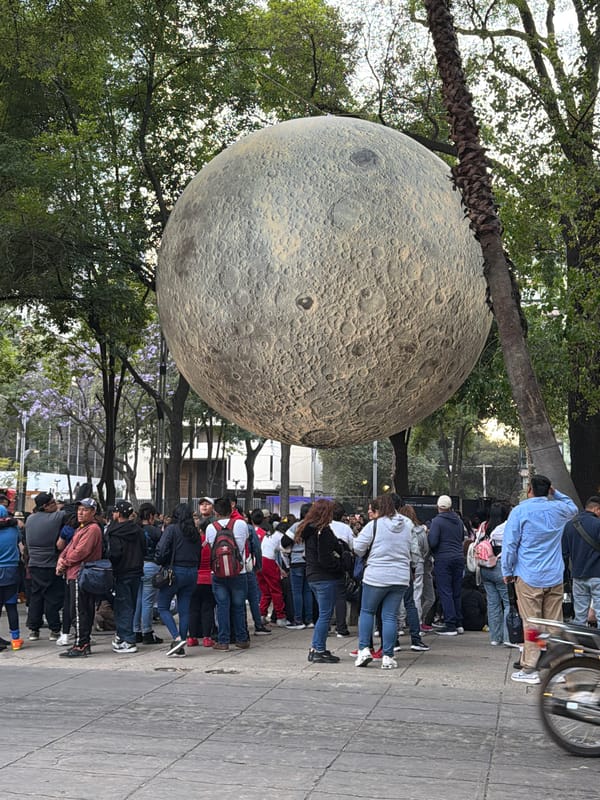 Late-night dining and moon art installation draw crowds in Mexico City