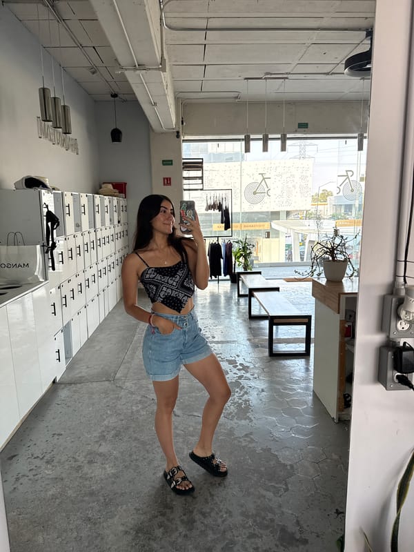Woman visits cycling studio in Puebla, takes selfies