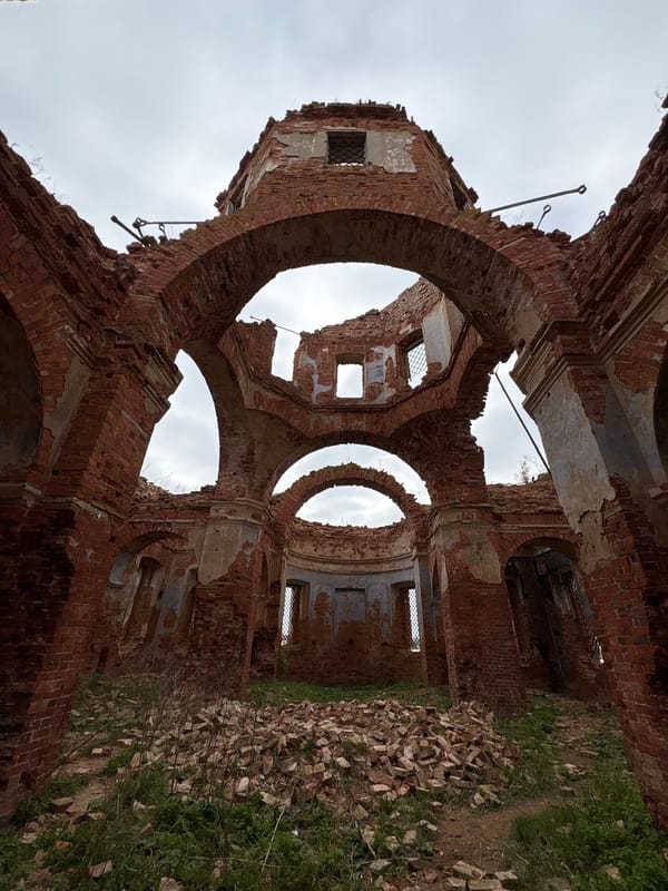 Ruined Russian church documented in Staroe Rakomo footage