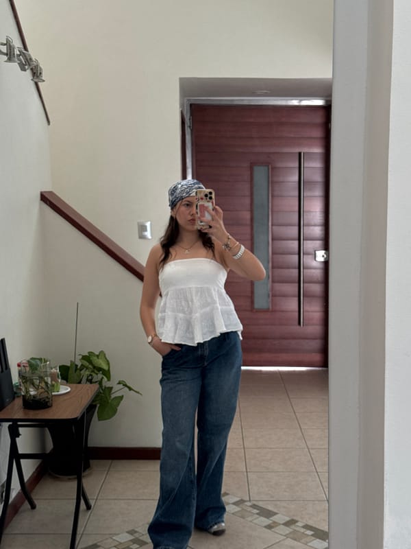 Casual selfies and pet captured in Puebla residence
