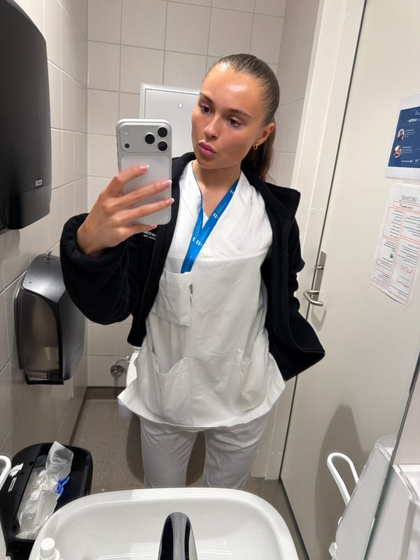 Scrubs selfies and nail shots from Harstad, with some stray swim imagery