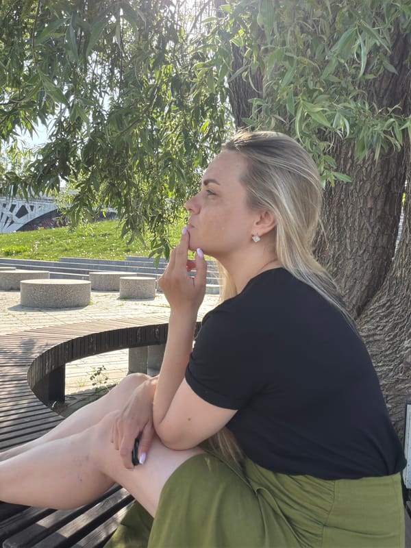 Afternoon stroll along Votkinsk waterfront promenade captured by witness