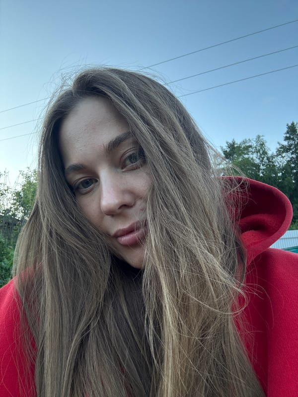 Relaxed afternoon hangout in a Прикамский yard