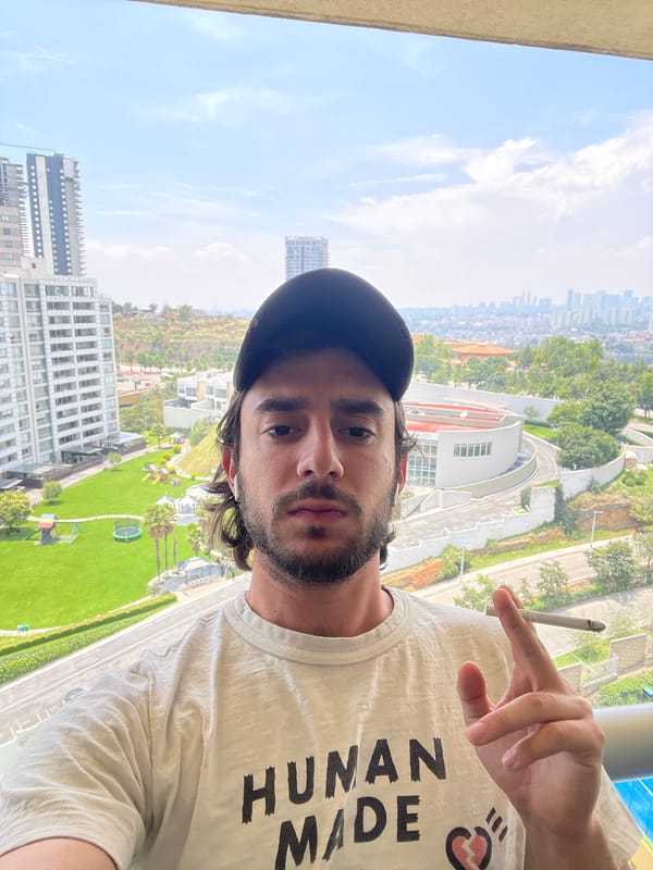 Man takes selfies while smoking in Huixquilucan, Mexico