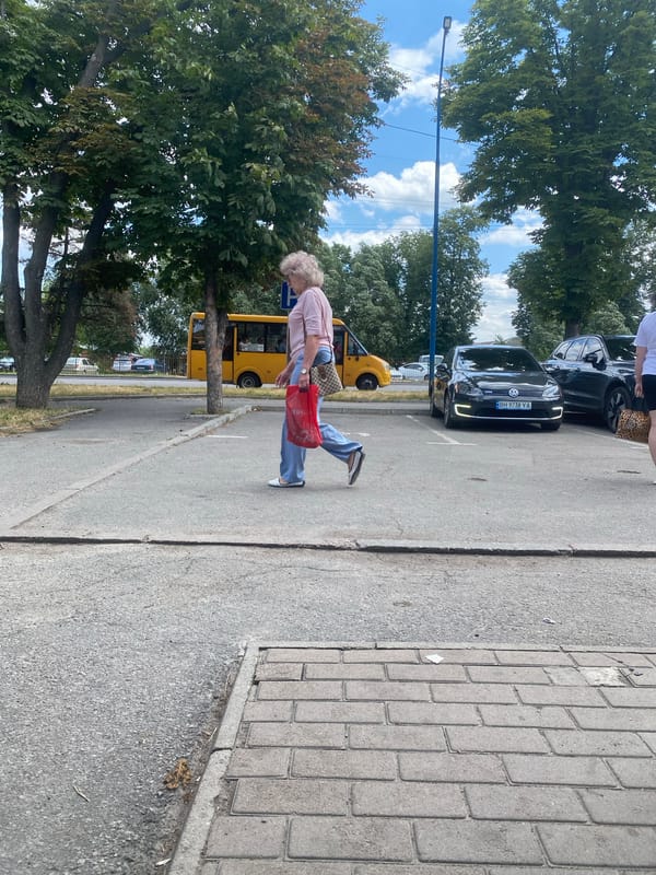 Summer afternoon vibes on a Poltava sidewalk
