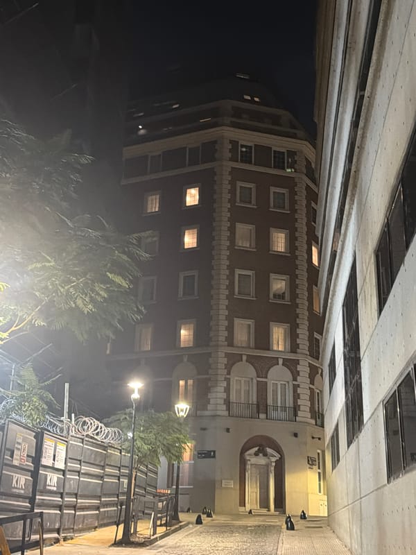 Nighttime Buenos Aires street scenes documented by witness