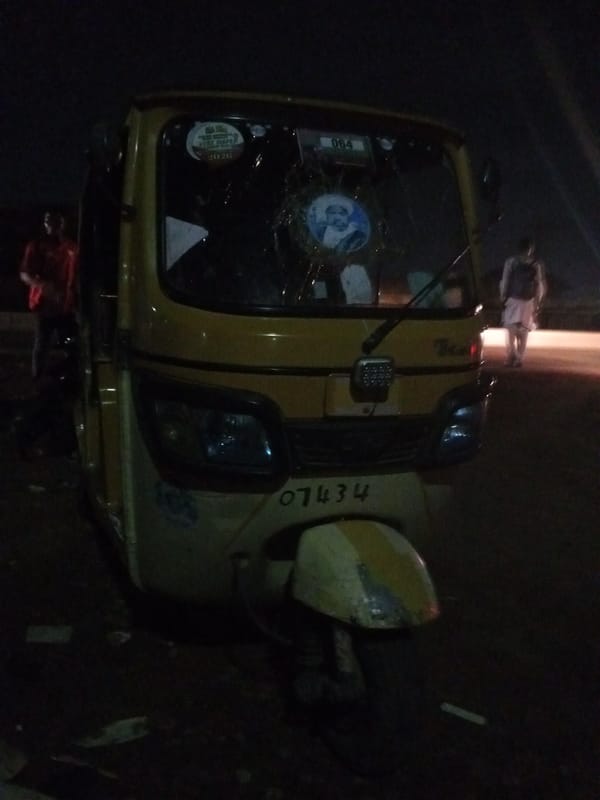 Evening street food preparation draws crowds in Nigeria