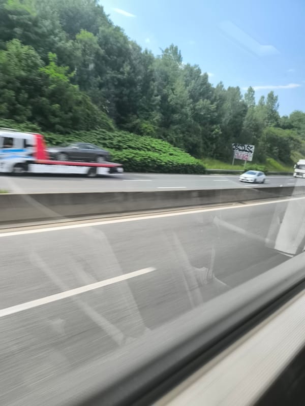 Tow truck spotted carrying vehicle on French highway